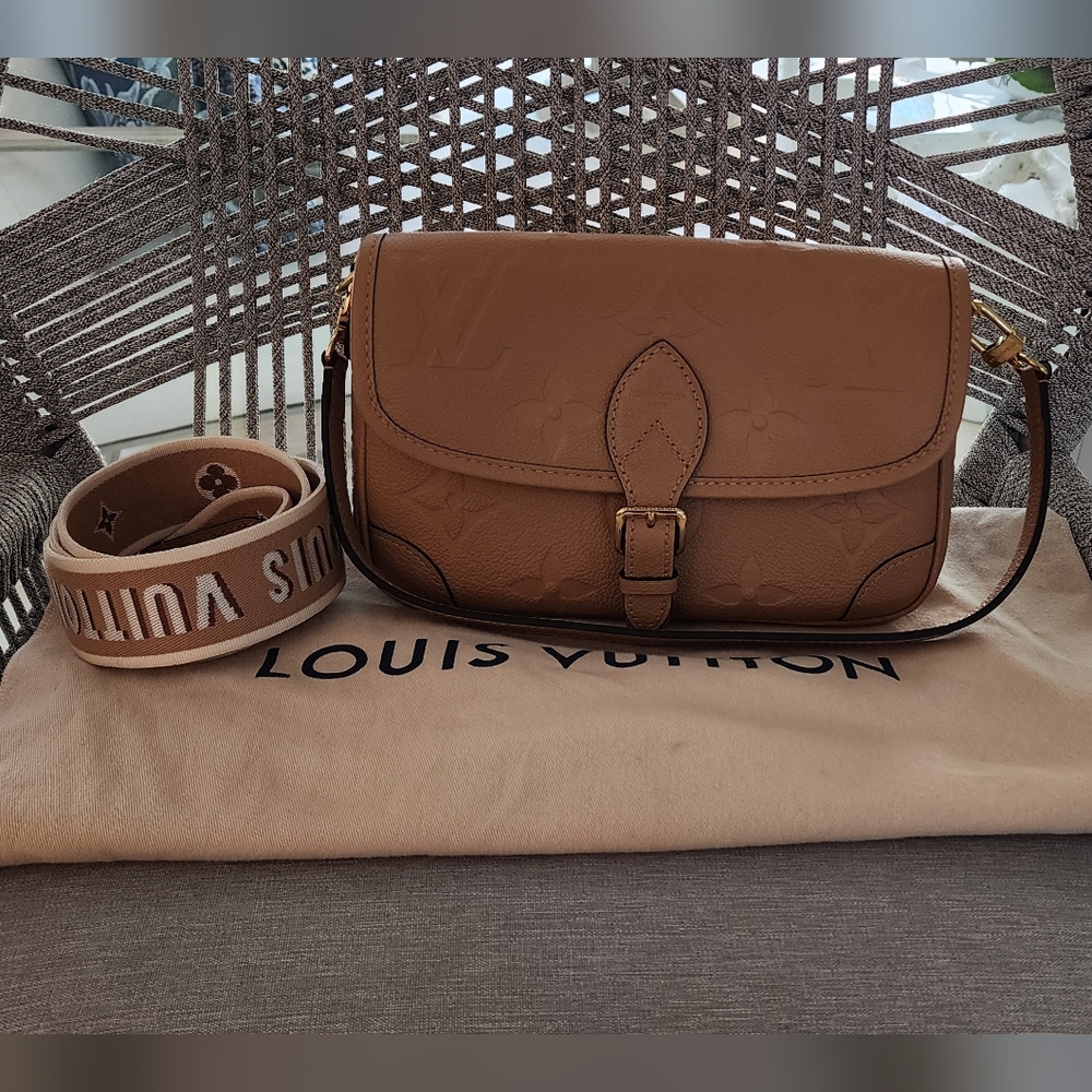 Louis Vuitton Diane Tan Arizona Leather Crossbody Bag with Flap Closure